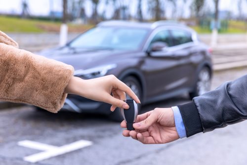 新手買新車如何開回家