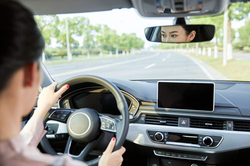 女性開車這八個地方要注意 學(xué)會了開車更輕松