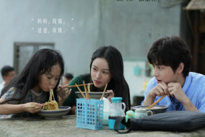 電影《云邊有個小賣部》曝球球認親預告 6.22上映